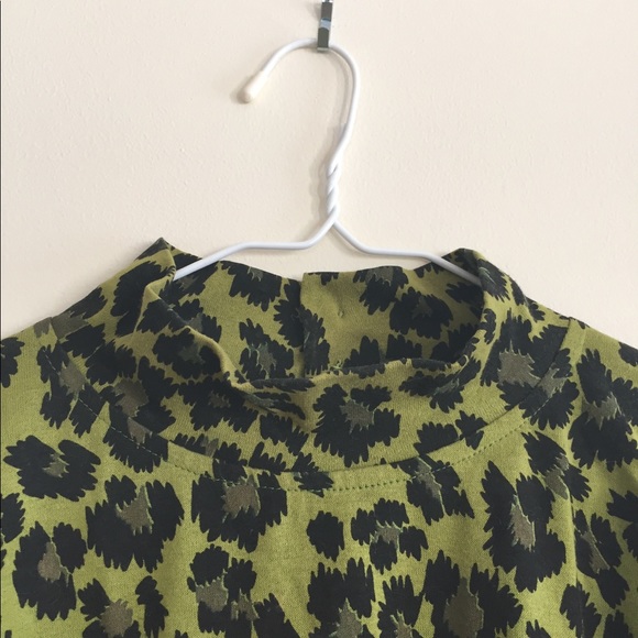 Leopard Mock Neck Longsleeve - Picture 3 of 5